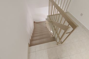 Oug 2 Storey Renovated Terrace House For Rent