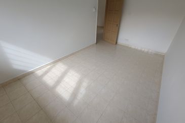 Oug 2 Storey Renovated Terrace House For Rent