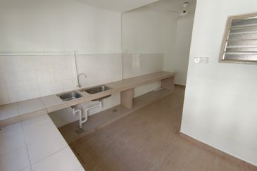 Oug 2 Storey Renovated Terrace House For Rent