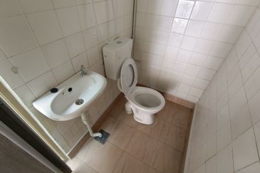 Oug 2 Storey Renovated Terrace House For Rent