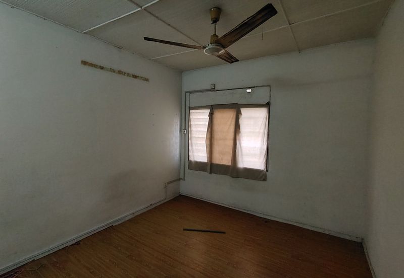 Oug 2 Storey Terrace House With Extended Kitchen For Sale