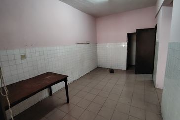 Oug 2 Storey Terrace House With Extended Kitchen For Sale