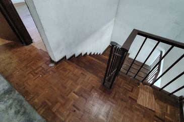 Oug 2 Storey Terrace House With Extended Kitchen For Sale