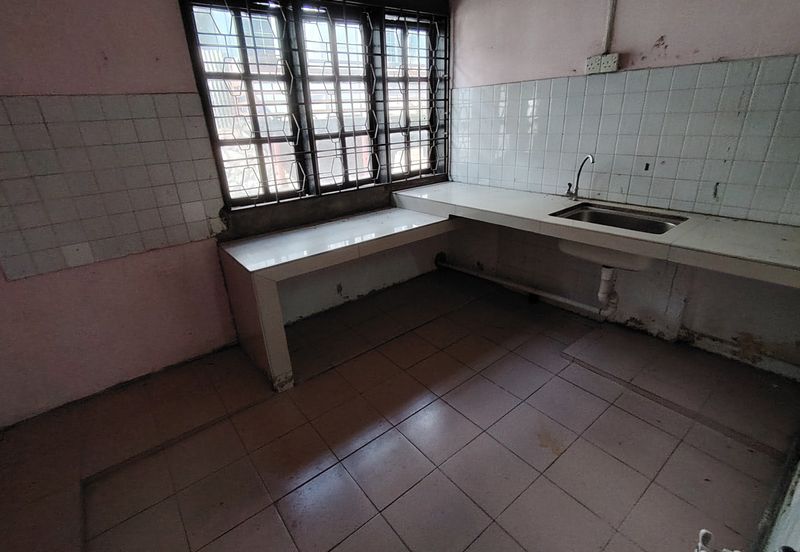 Oug 2 Storey Terrace House With Extended Kitchen For Sale
