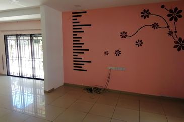 Oug/ Jalan Puchong 3 Storey Semi D For Sale