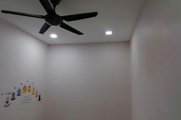 Oug/ Jalan Puchong 3 Storey Semi D For Sale