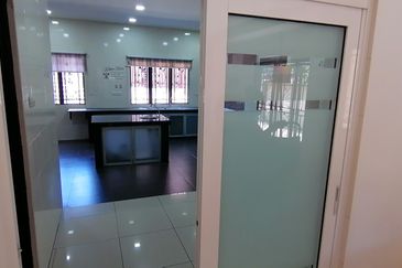 Oug/ Jalan Puchong 3 Storey Semi D For Sale