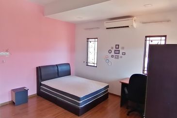 Oug/ Jalan Puchong 3 Storey Semi D For Sale