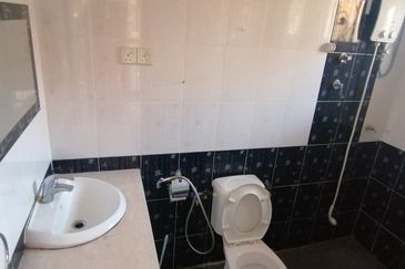 Oug/ Jalan Puchong 3 Storey Semi D For Sale