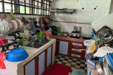 Oug 2 Storey Bungalow with Big Landscape for Sale