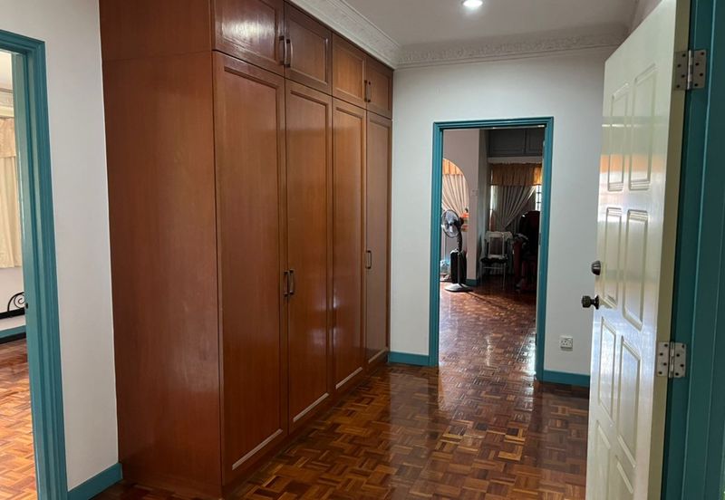 Oug 2 Storey Bungalow with Big Landscape for Sale