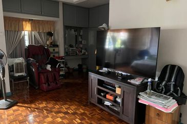 Oug 2 Storey Bungalow with Big Landscape for Sale