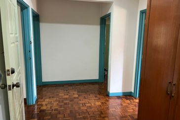 Oug 2 Storey Bungalow with Big Landscape for Sale