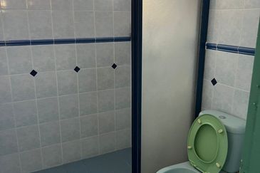 Oug 2 Storey Bungalow with Big Landscape for Sale