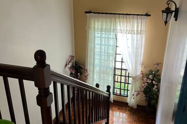 Oug 2 Storey Bungalow with Big Landscape for Sale