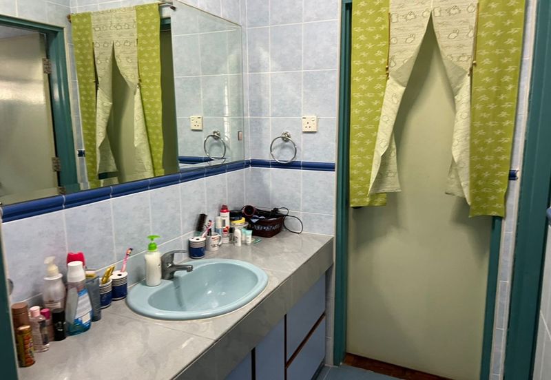 Oug 2 Storey Bungalow with Big Landscape for Sale