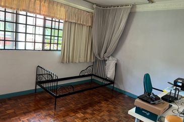 Oug 2 Storey Bungalow with Big Landscape for Sale