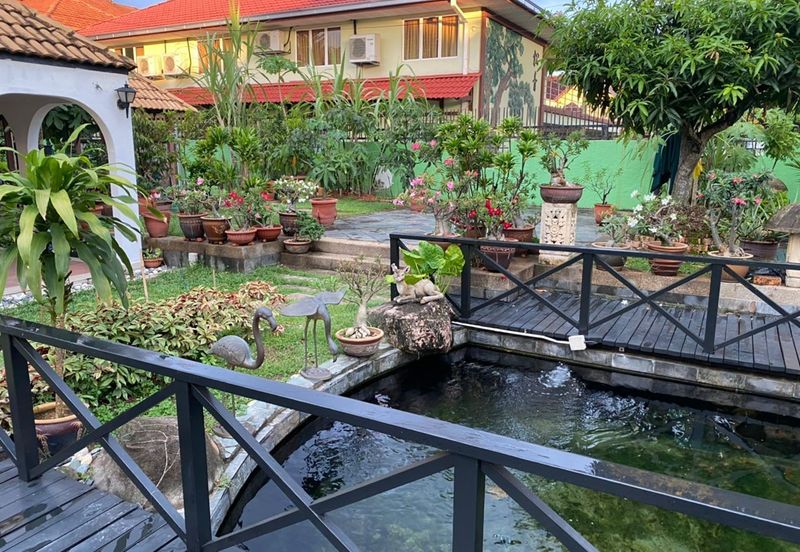 Oug 2 Storey Bungalow with Big Landscape for Sale