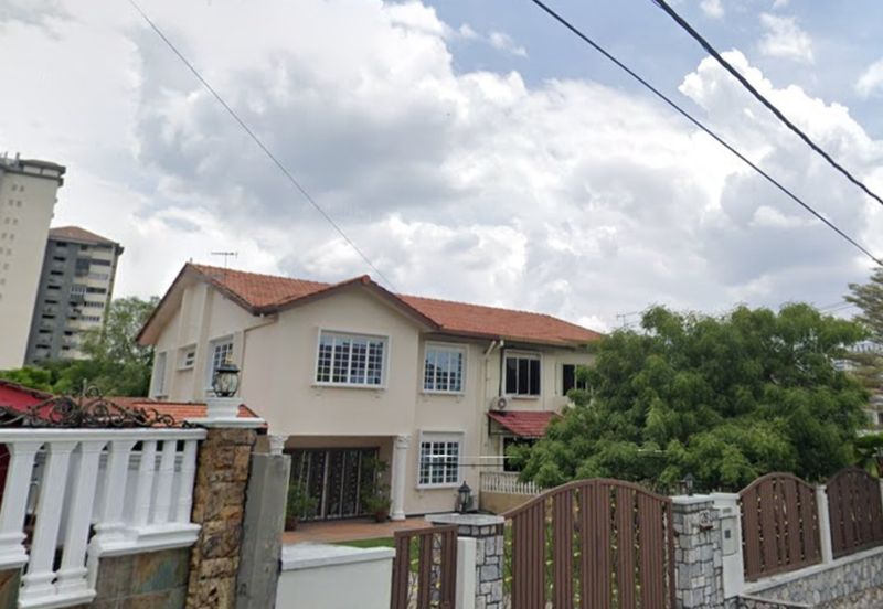 Oug 2 Storey Corner Bungalow For Sale