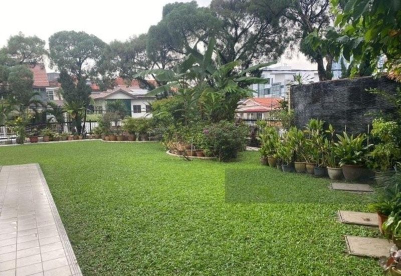 Oug 2 Storey Corner Bungalow For Sale