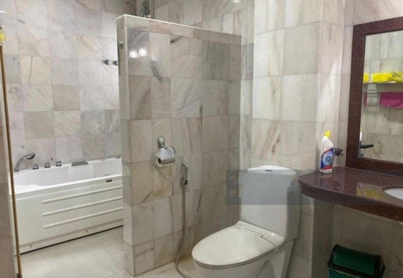 Oug 2 Storey Corner Bungalow For Sale