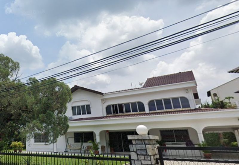 Oug 2 Storey Corner Bungalow For Sale