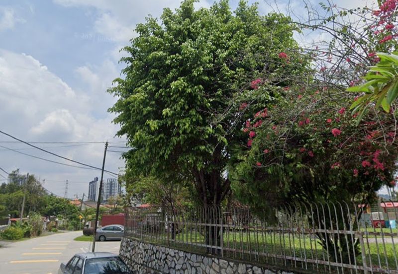 Oug 2 Storey Corner Bungalow For Sale