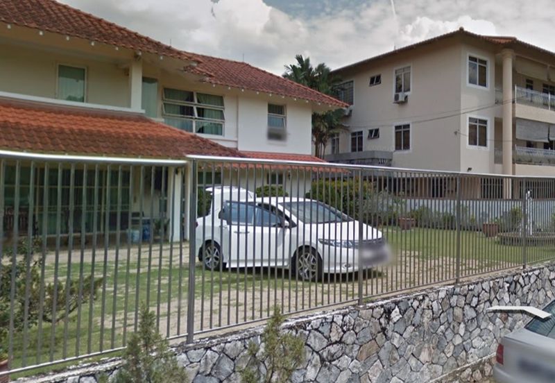 Oug 2 Storey Corner Bungalow For Sale