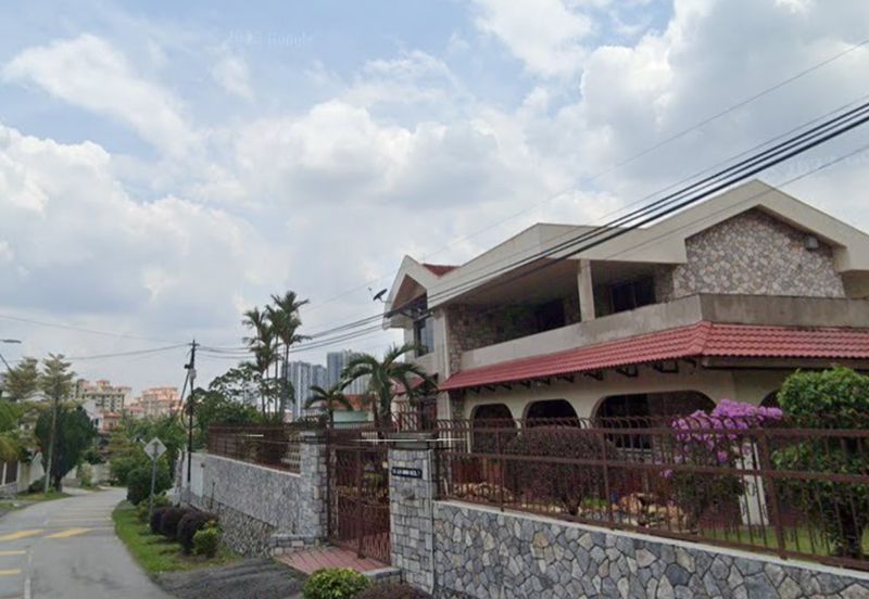 Oug 2 Storey Corner Bungalow For Sale