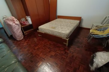 Oug 2 Storey Terrace House Flat Level at Quiet Area for Sale