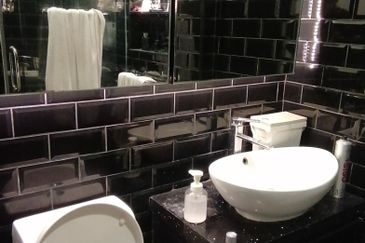 Oug/Happy Garden 1 Storey Renovated Corner House For Sale