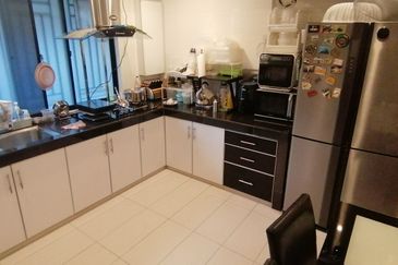 Oug/Happy Garden 1 Storey Renovated Corner House For Sale