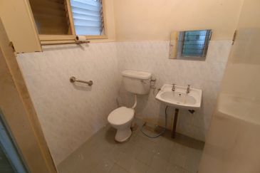 Oug/Happy Garden 1 Storey Corner Terrace House For Sale