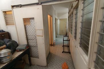 Oug/Happy Garden 1 Storey Corner Terrace House For Sale