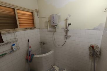 Oug/Happy Garden 1 Storey Corner Terrace House For Sale