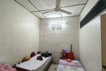 Oug/Happy Garden 1 Storey Corner Terrace House For Sale