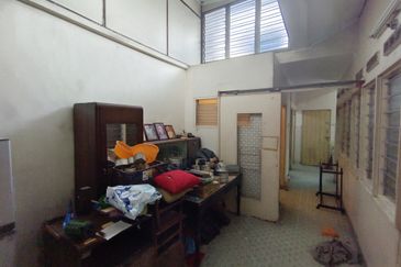 Oug/Happy Garden 1 Storey Corner Terrace House For Sale