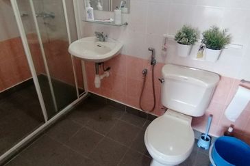 Oug/Happy Garden 3 Storey Gated Guarded Terrace House For Sale