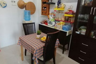 Oug/Happy Garden 3 Storey Gated Guarded Terrace House For Sale