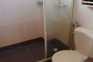 Oug/Happy Garden 3 Storey Gated Guarded Terrace House For Sale