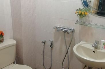 Oug/Happy Garden 3 Storey Gated Guarded Terrace House For Sale