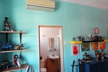 Oug/Happy Garden 3 Storey Gated Guarded Terrace House For Sale