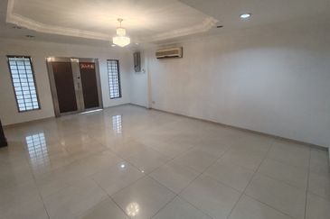 Oug 2 Storey Semi D with landscape for sale