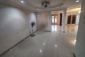 Oug 2 Storey Semi D with landscape for sale