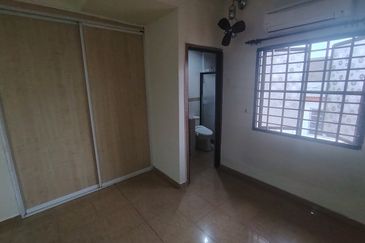 Oug 2 Storey Semi D with landscape for sale