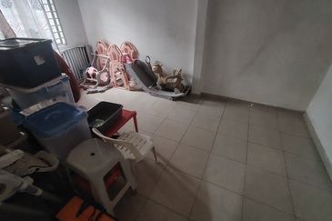 Oug 2 Storey Semi D with landscape for sale