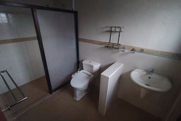 Oug 2 Storey Semi D with landscape for sale