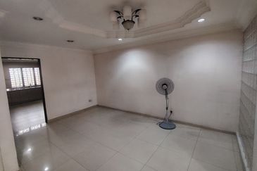 Oug 2 Storey Semi D with landscape for sale