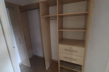 Oug 2 Storey Semi D with landscape for sale