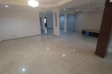 Oug 2 Storey Semi D with landscape for sale